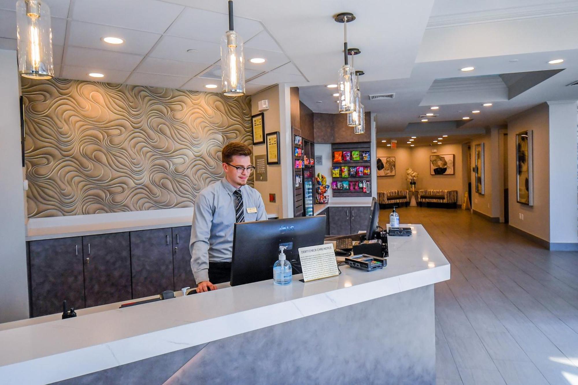 Euro-Suites Hotel Morgantown Eksteriør bilde